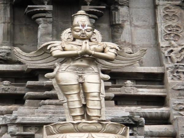 கல் கருடன் ஊர்வலம்