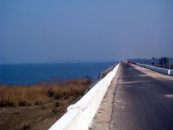 ஹிராகுட் அணை