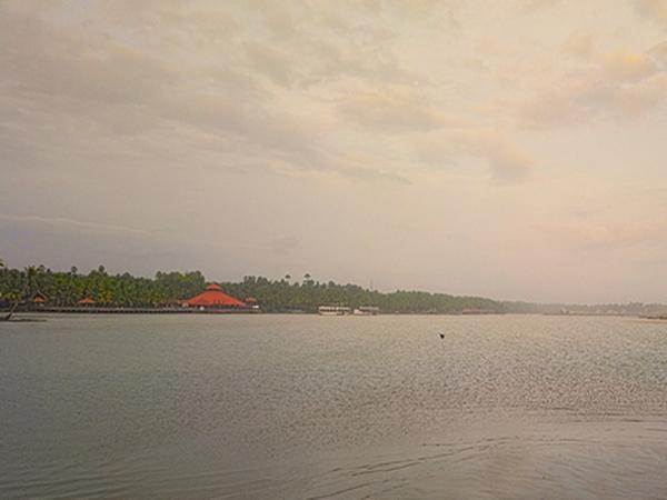 எங்க இருக்கு ?