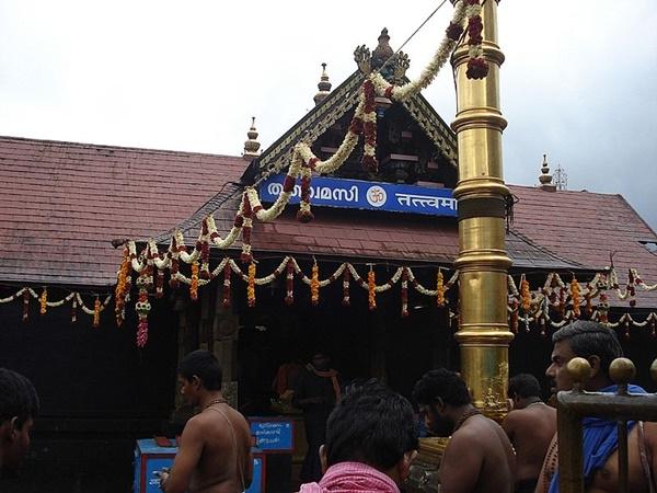 மலையின் உச்சியில் அமைந்துள்ள கோவில்