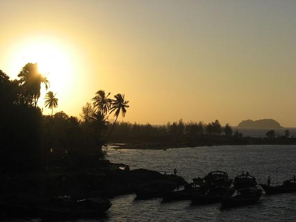 தங்க நிற கடற்கரை