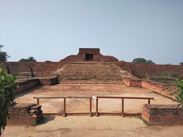 யுவாங் சுவாங்கும், நாலந்தாவும்