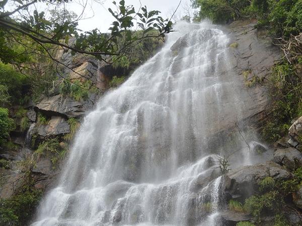 புல்லாவெளி அருவி