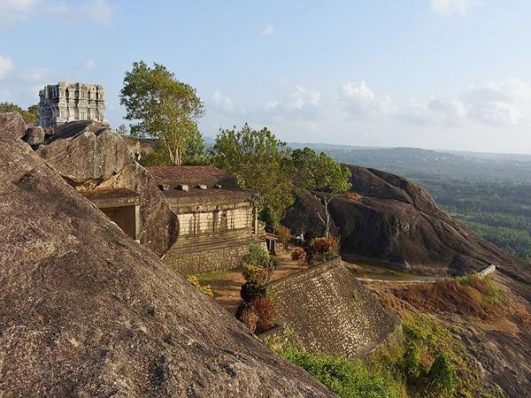 முனிவர் குகை
