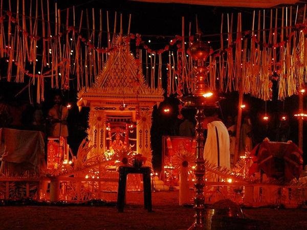 தன்னை திருமணம் செய்ய வற்புறுத்திய பெண்
