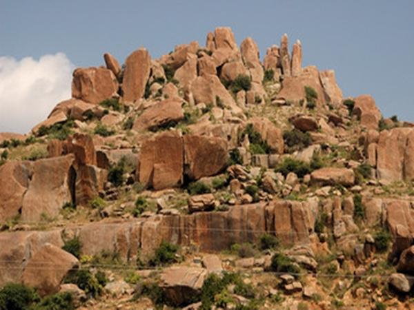 கோட்டை முழுக்க கிரானைட்