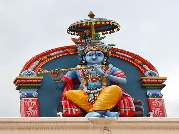 தானாக வளரும் கிருஷ்ணர்