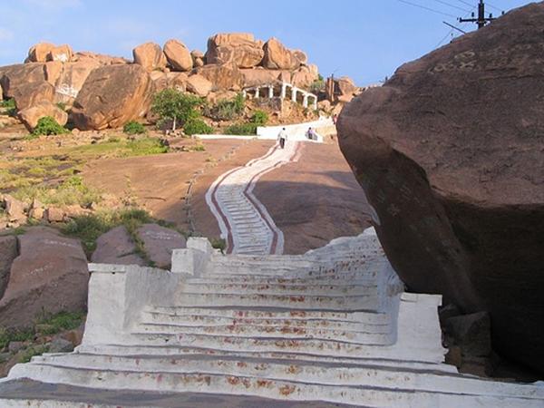 கோட்டையின் உள்ளே!