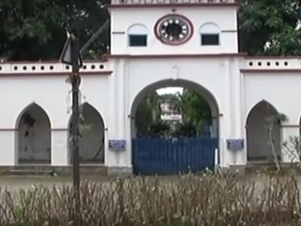 ஆவியைக் கண்டு அஞ்சும் ஆட்சியர்