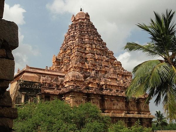 அழித்தொழிக்கப்பட்ட 30 அடி மனிதர்கள்