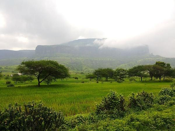 மலையை கண்டோம்... காதல் கொண்டோம்