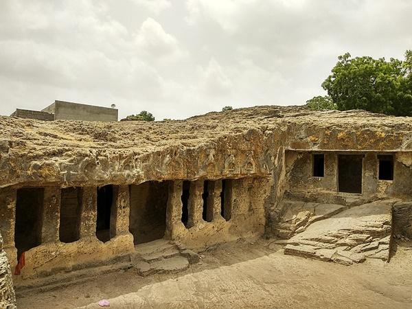பாவபைரா குகைகள்
