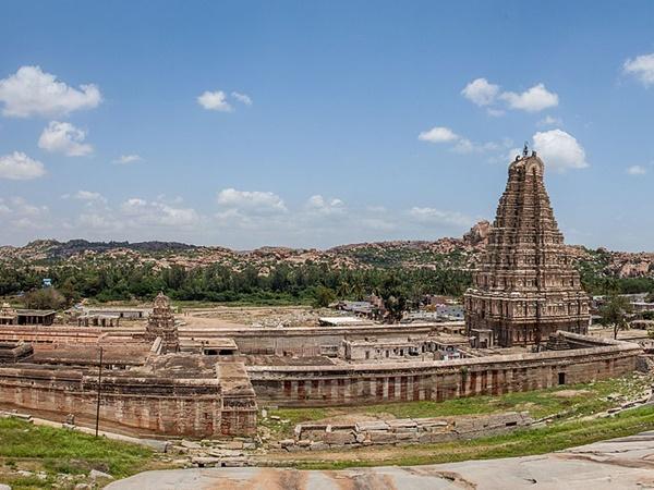 துணைவியார் பம்பா தேவி