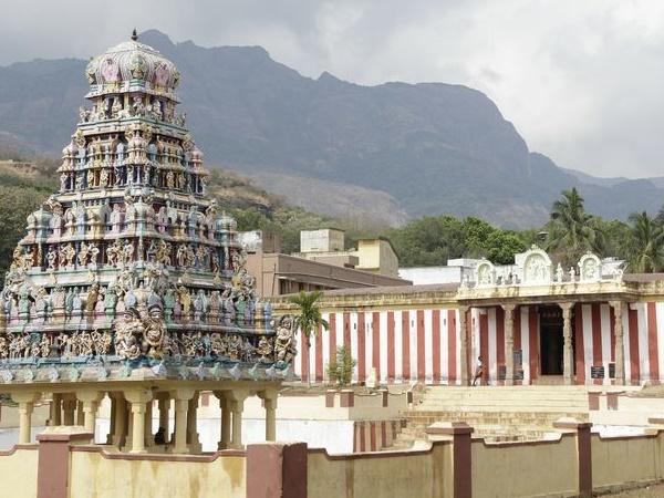 சங்கு வடிவில் கோவில்