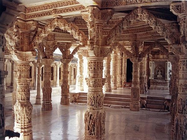தூணில் மிளிரும் கைவண்ணம்