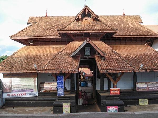 ஏட்டுமானூர் மஹாதேவா கோவில்