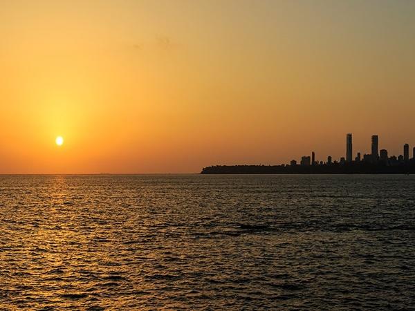 மரைன் டிரைவ் சுற்றுலாவும் மவுண்ட் மேரி திருவிழாவும் மரைன் டிரைவ் சுற்றுலாவும் மவுண்ட் மேரி திருவிழாவும்