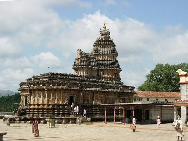 துங்க நதிக்கரை