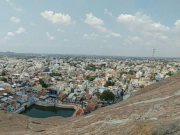 இந்து கோவிலும், முஸ்லீம் மசூதியும் ஒருங்கே