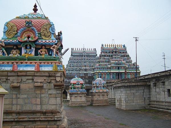 பிரம்மாண்ட சன்னதிகள்