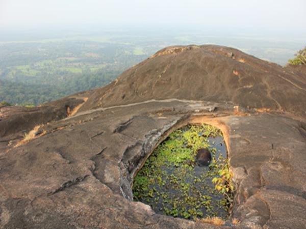 சற்று தொலைவில் இருக்கும் சுற்றுலாத் தளங்கள்