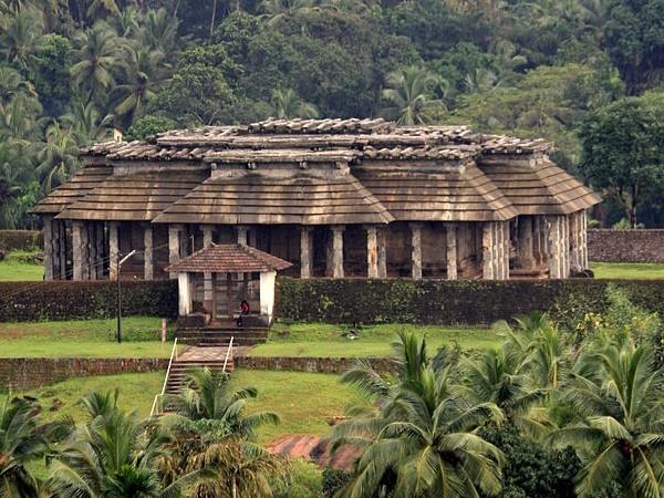 பாகுபலிக்கு 42 அடியில் ஆடையற்ற சிலை - கர்கலாவில் சுற்றலாம் வாங்க! பாகுபலிக்கு 42 அடியில் ஆடையற்ற சிலை - கர்கலாவில் சுற்றலாம் வாங்க!