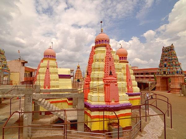 பஹுபாலி மலைக்கோயில்கள்