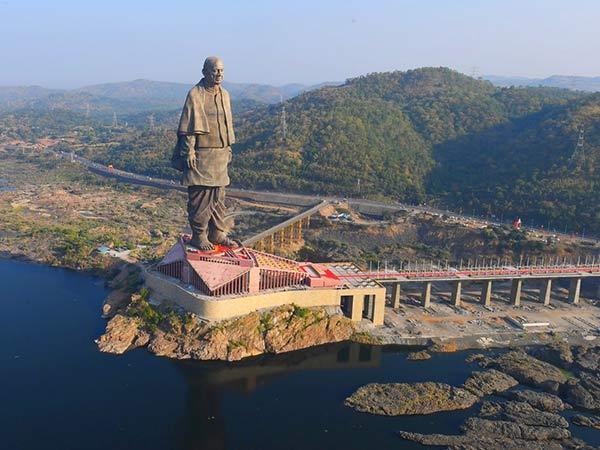 யாருக்கு சிலை