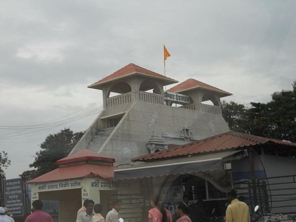பெண்களுக்கு அனுமதி