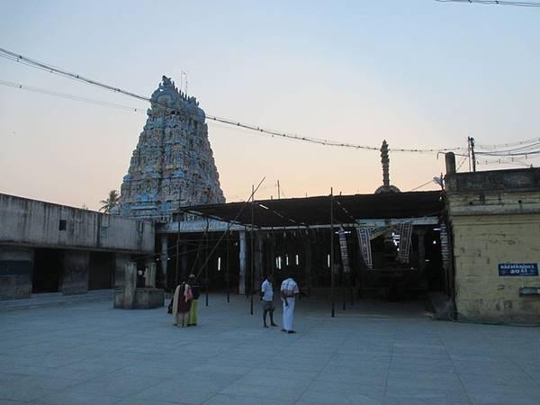 ஆபத்திலிருந்து காப்பவர்