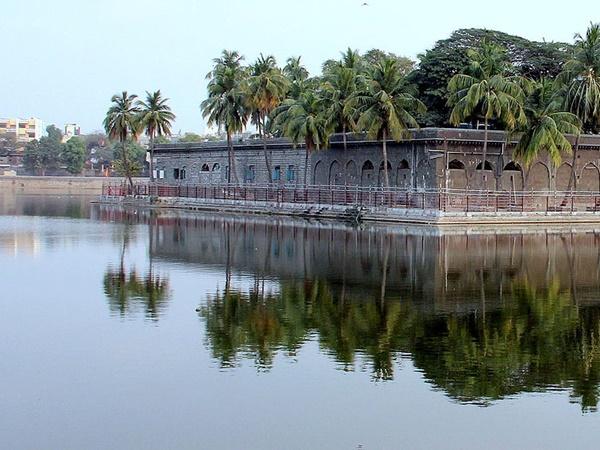 கொண்டாட்டமும் குதூகலமும்