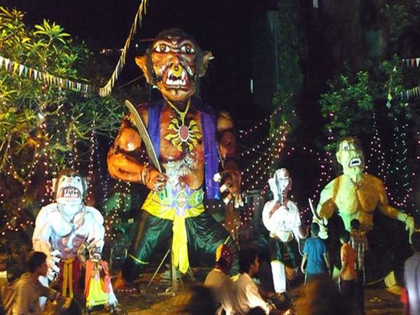கிருஷ்ணர் நரகாசூரனை வதம் செய்வார்