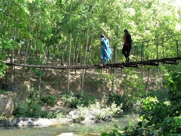 நான்கு ஆழமான கிணறுகள்