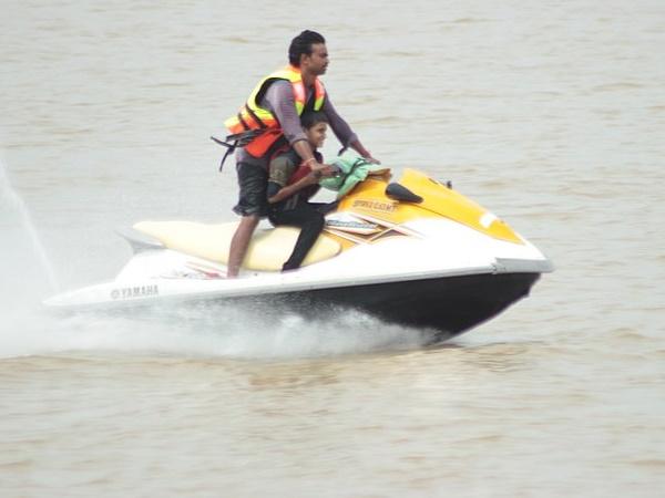 நீர்விளையாட்டுகள்
