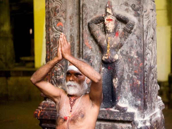 சாதுக்களைக் காண்போம் வாருங்கள்