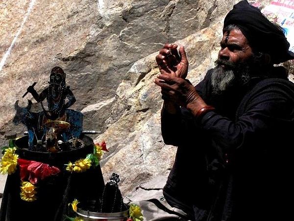 சாதுக்களைக் காண்போம் வாருங்கள்