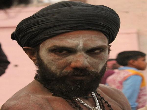 சாதுக்களைக் காண்போம் வாருங்கள்