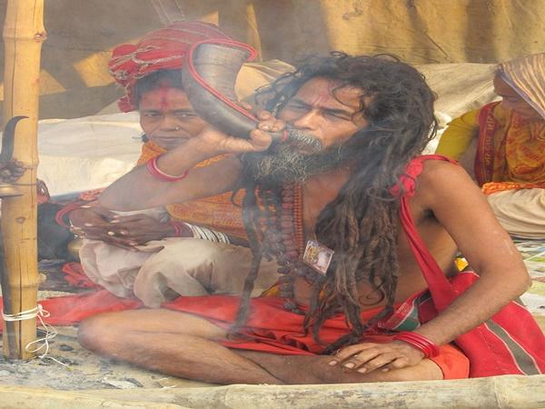சாதுக்களைக் காண்போம் வாருங்கள்