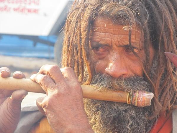 சாதுக்களைக் காண்போம் வாருங்கள்