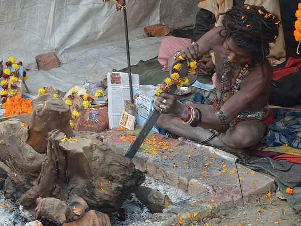 சாதுக்களைக் காண்போம் வாருங்கள்