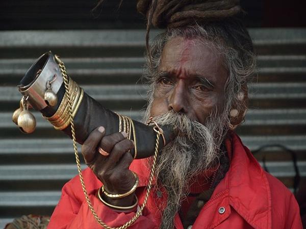 சாதுக்களைக் காண்போம் வாருங்கள்