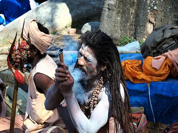 சாதுக்களைக் காண்போம் வாருங்கள்