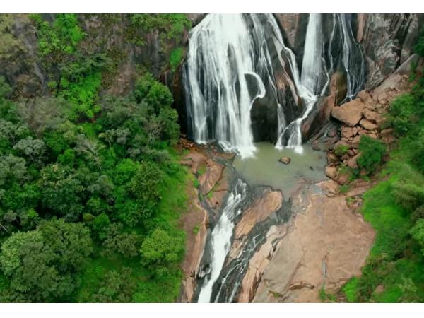 தூவல் நீர்வீழ்ச்சியைப் பற்றி