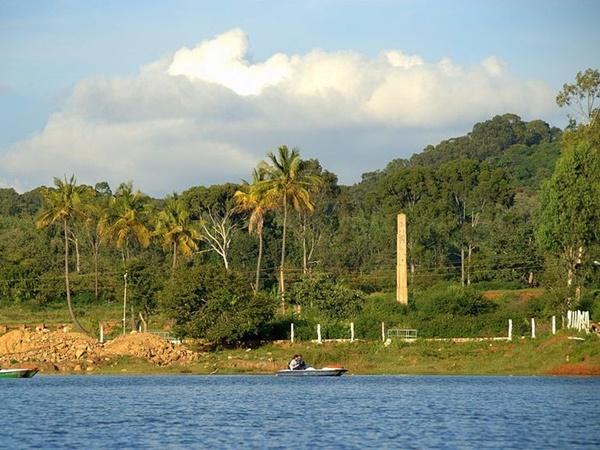 பார்ப்பதற்கு கேக் போல காட்சி தரும் ஏலகிரியின் அழகிய சுவாமிமலை பார்ப்பதற்கு கேக் போல காட்சி தரும் ஏலகிரியின் அழகிய சுவாமிமலை