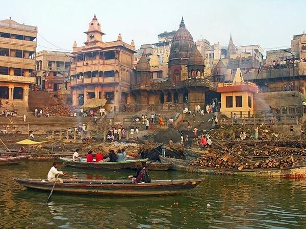 காசி விசுவநாதர் கோவிலுக்கு எங்கிருந்து எப்படிச் செல்வது ?