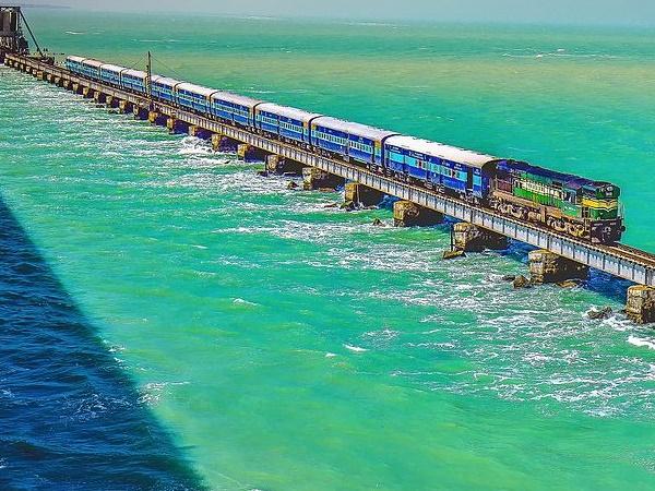 அழகிய பாம்பன் பாலம்