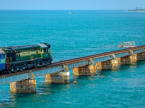 அழகிய பாம்பன் பாலம்