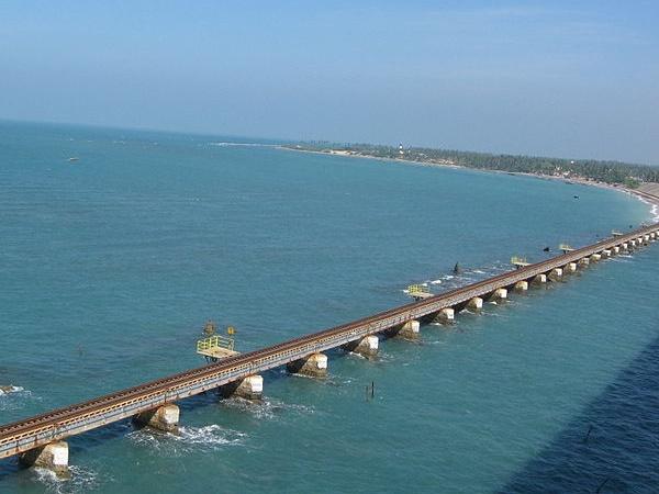 அழகிய பாம்பன் பாலம்