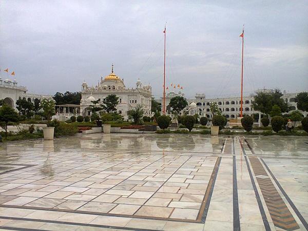 கோட்டைகளும், திறந்தவெளிகளும்