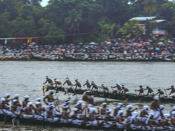 பாம்பு படகுப் போட்டி 2022